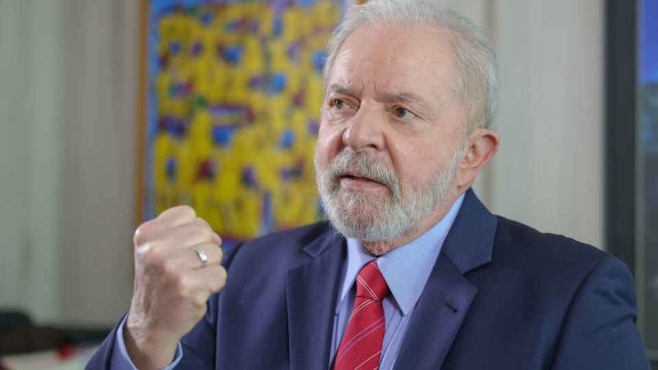 Lula herda 18% dos votos que elegeram Bolsonaro em 2018, aponta PoderData