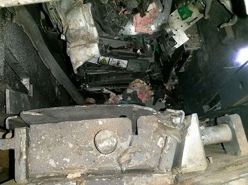 Interior do caixa destruído. Foto: Divulgação/PM